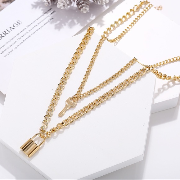 3/$25🦋 Layered Lock and Key Necklace Gold - Picture 3 of 3